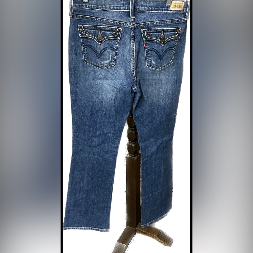 Levis Women’s 515 Bootcut Jeans, Size 8, Button Back Pockets, Distressed